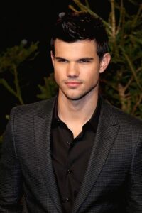 taylor lautner haqida 65cb1f55e6f14