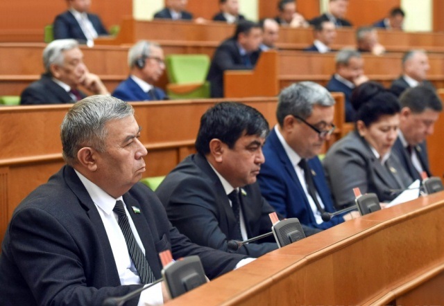 yalpi majlisning birinchi kunida senatorlar 8 ta qonun qabul qilishdi 660bd72e16fea