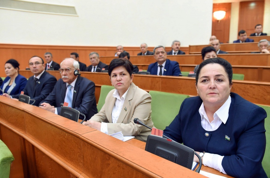 yalpi majlisning birinchi kunida senatorlar 8 ta qonun qabul qilishdi 660bd72eecc5f